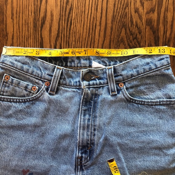 ❤️SOLD ON DEPOP❤️ Vintage Levi’s 512 Jean Cutoffs - Picture 5 of 8